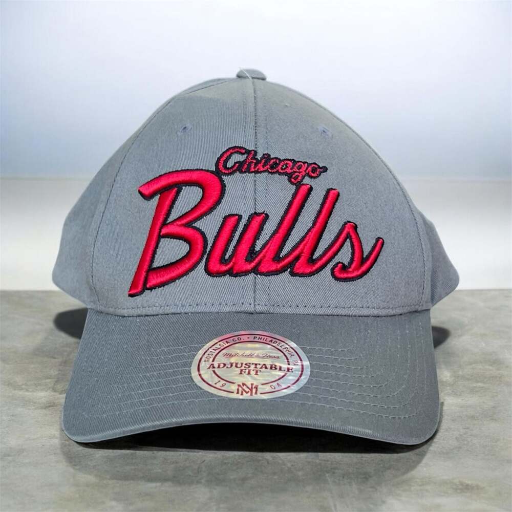 Mitchell & Ness Chicago Bulls Team Low Crown HWC Snapback Cap